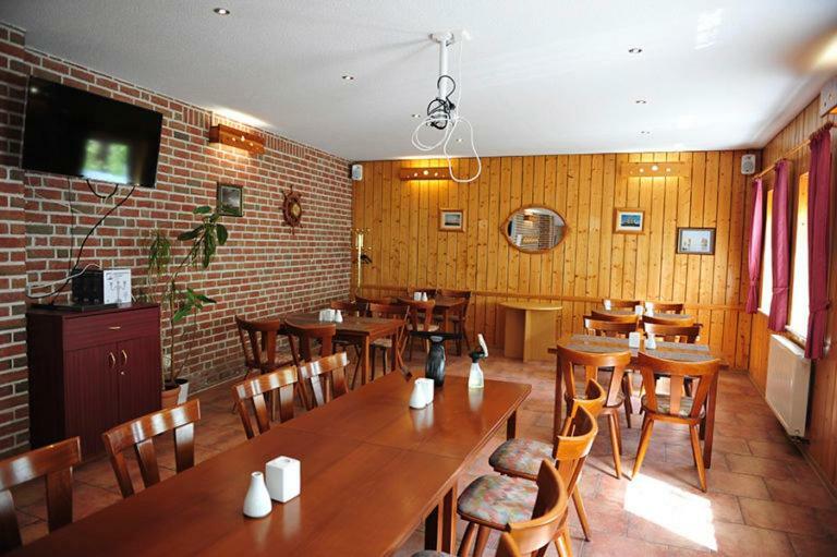 Gasthaus Zum Seestern Hotel Ravensbruck ภายนอก รูปภาพ